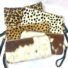 Load image into Gallery viewer, TRACY WRISTLET CLUTCH—LEOPARD