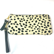 Load image into Gallery viewer, TRACY WRISTLET CLUTCH—WHITE CHEETAH