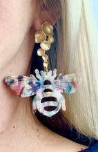 Load image into Gallery viewer, Resin bee on Gold Cascading Circle Studs